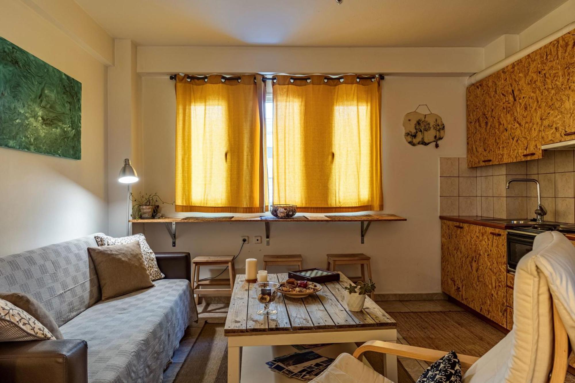 Downtown Central Suite With Private Parking Kalamata Exterior foto