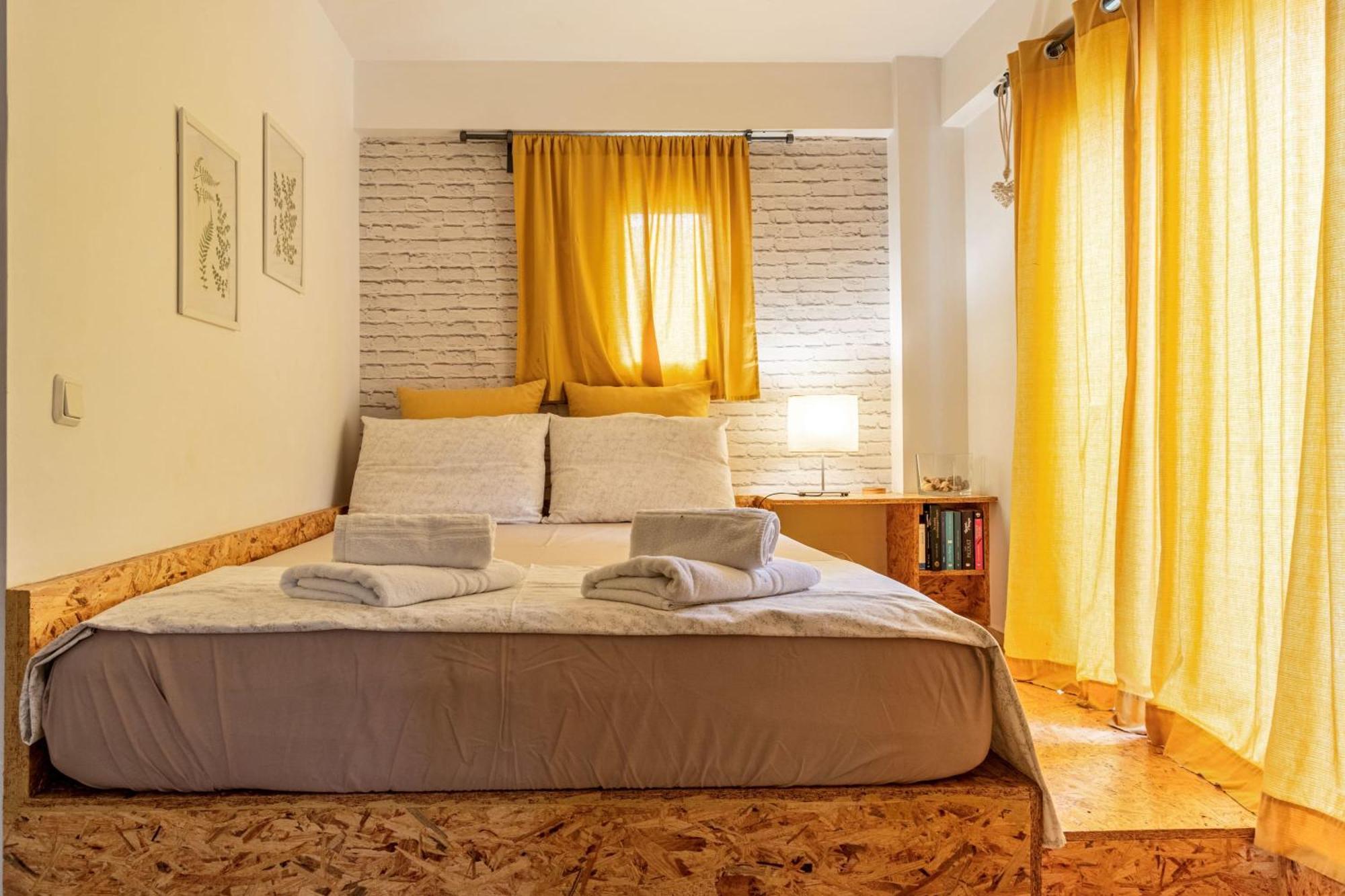 Downtown Central Suite With Private Parking Kalamata Exterior foto
